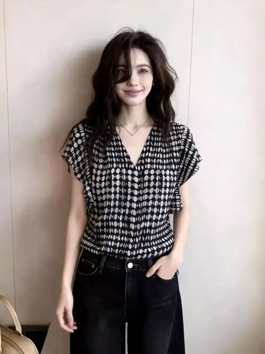 Camiseta única y hermosa para mujer, diseño de manga corta, sensación de moda, primavera y verano, camisa elegante de estilo francés de marca Outlet