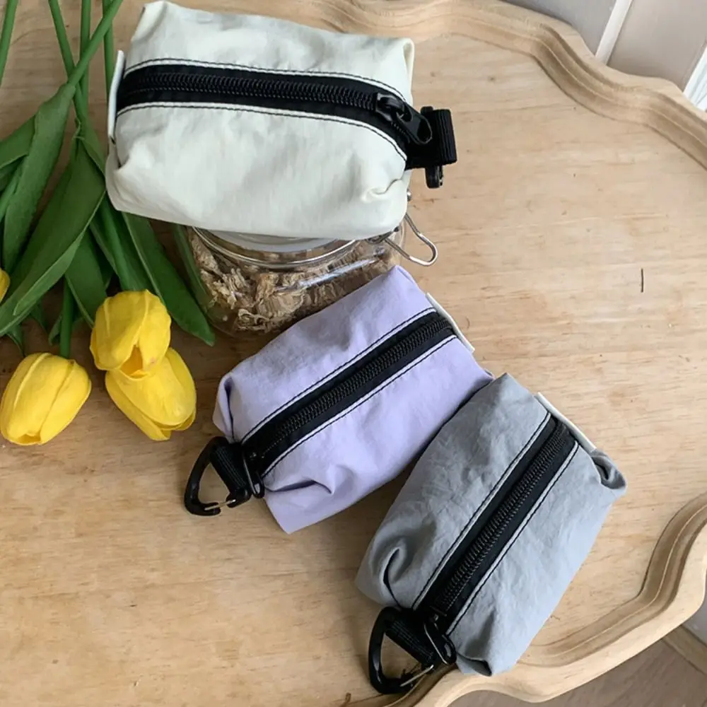 Kwadratowa, przenośna portmonetka z nylonu w stylu koreańskim, jednolita, zapinana na zamek, mała torba na drobiazgi, miękka kosmetyczka o dużej pojemności, etui na słuchawki.