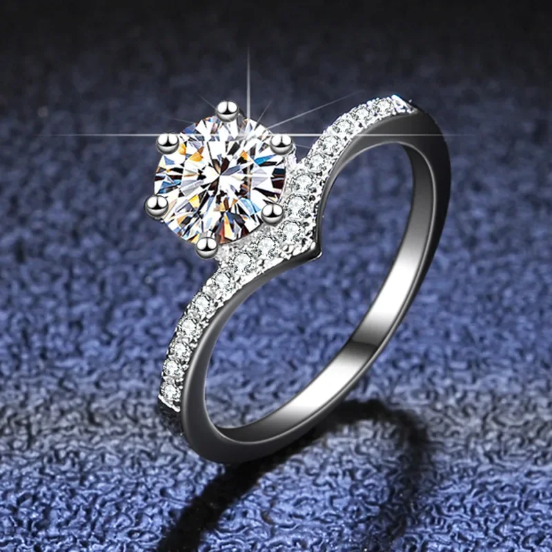 Boutique PT950 platinum diamond ring Moissanite ring fashion ring six-claw classic 1 carat V-shaped platinum female