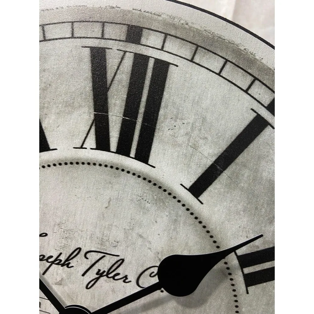 Reloj de pared de cuarzo ultra silencioso: hecho a mano en EE. UU. con un hermoso color duradero - Disponible en 8 tamaños