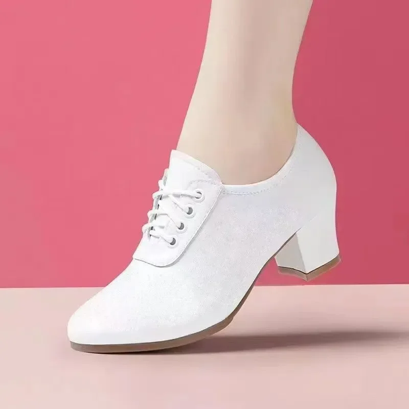 Sapatos Femininas Moda damska Wysokiej jakości wiosna i lato Sznurowane czarne buty na wysokim obcasie Student School White Shoes A244