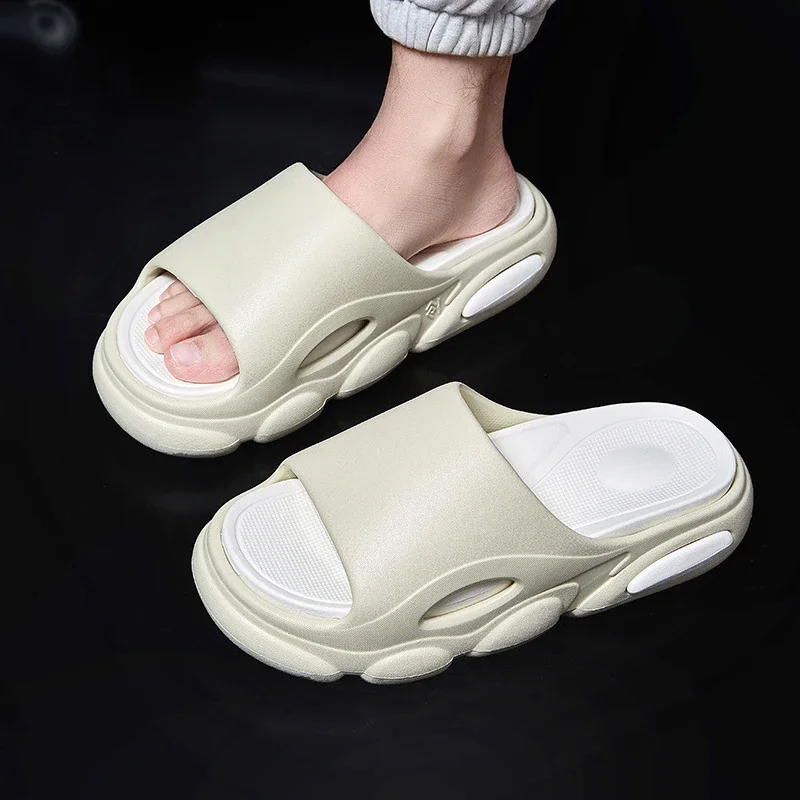 

Модные мужские тапочки на платформе, шлепанцы на мягкой подошве, легкая домашняя обувь, нескользящие домашние мужские сандалии для ванной комнаты