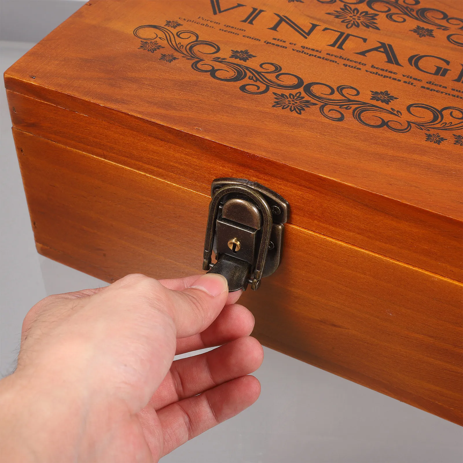 

Vintage Retro Wooden Jewelry Storage Box Zinc Alloy Lock Treasure Chest for Rings Earrings Necklaces Bracelets Trinket Organizer