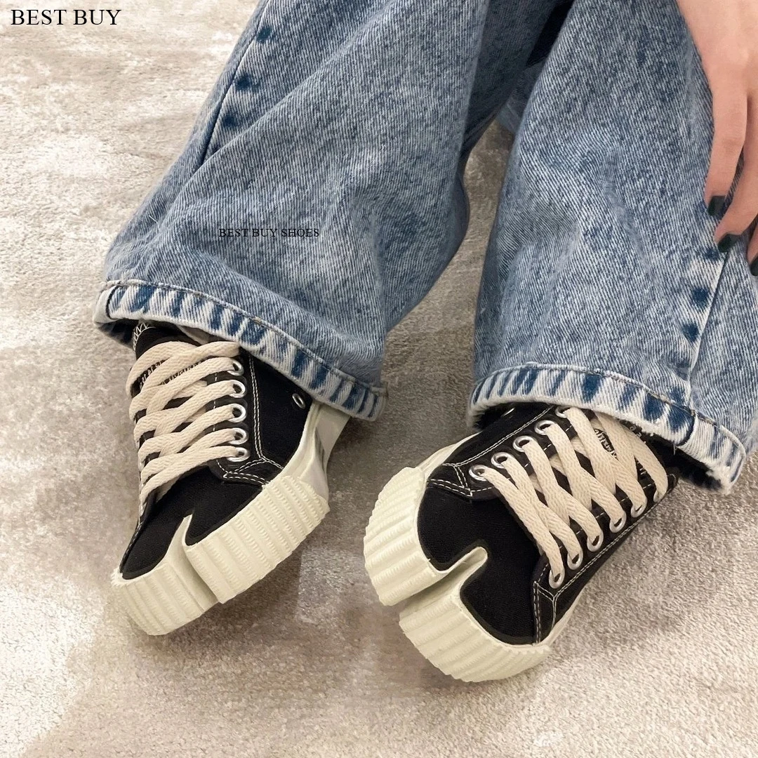 2024 Hot Sales Split Toe Tabi Shoes Woman Lace Up Canvas Shoes Fashion Comfort Outdoors Walk loafers Shoes Men Casual Flat Women