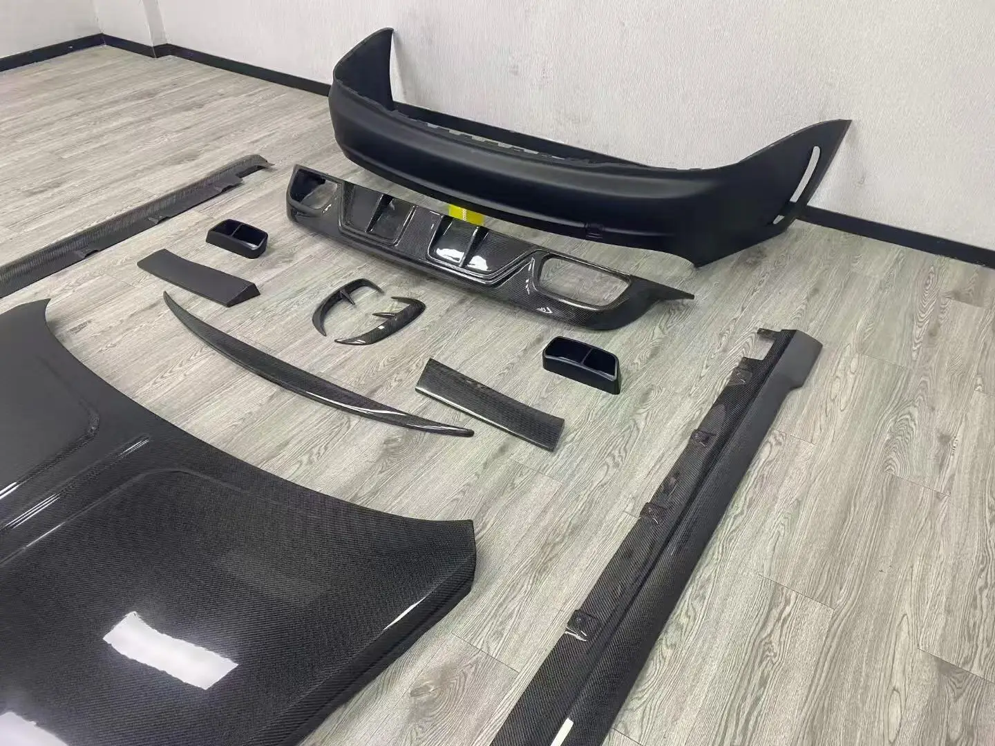 Upgrade to M-Type Dry Carbon Fiber Body Kit for Rolls Ghost Body Kit with Front Bumper Rear Bumper Fenders Side Skirts