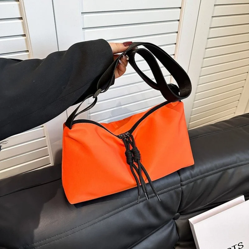 حقيبة يد جلدية عصرية أنيقة لعام 2025 ذات علامة تجارية فاخرة للسيدات مصممة شهيرة كلاسيكية شعبية بسيطة ​