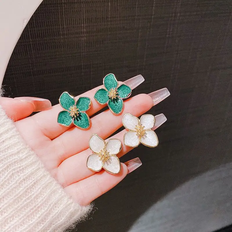 Sweet Flower Stud Earrings For Women Vintage Metal Ear Stud Girls Fashion Multi-colored Fresh Earring Party Wedding Jewelry