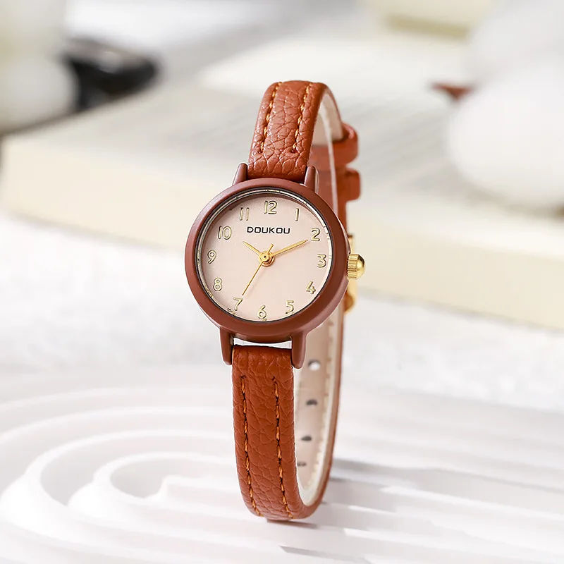

2026 New Arrival Korean Style Women Watch Retro Minimalist Small Round Dial Quartz Wristwatch Fashion Casual Ladies Watch