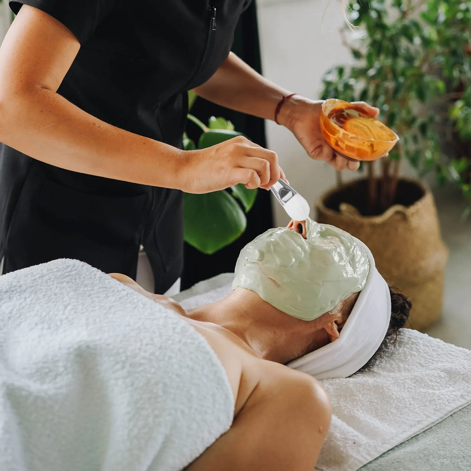 

Facial Mask Brush Applicator for Women Smooth Application with Dual Ended Spoon and Brush Compact Skin Care Tool Ideal for Mud