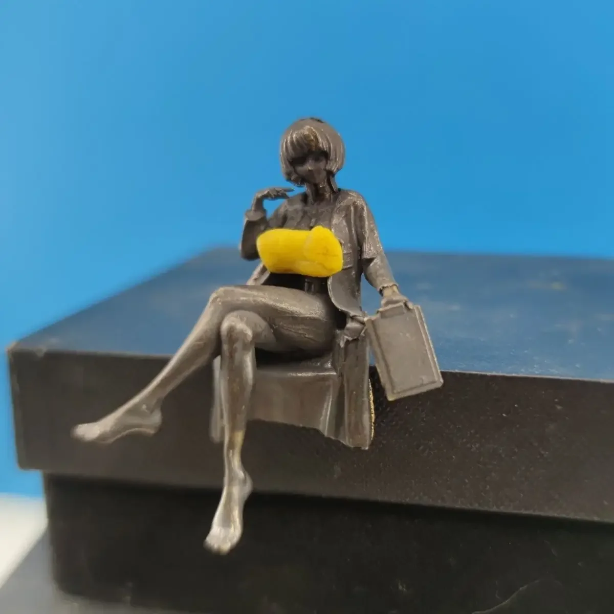 6cm Antique Brass Female Doctor Sculpture Sitting Pose Lab Coat & Medical Bag, Vintage Office Desk Decor Collectible Gift
