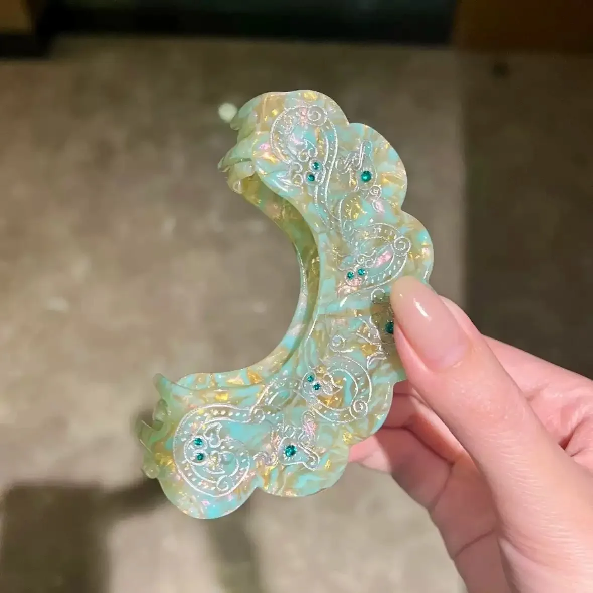 Fashionable Green Silk Clip Niche High-end Chinese Style Shark Clip Hair Clip Hair Accessory At The Back of The Head view 3