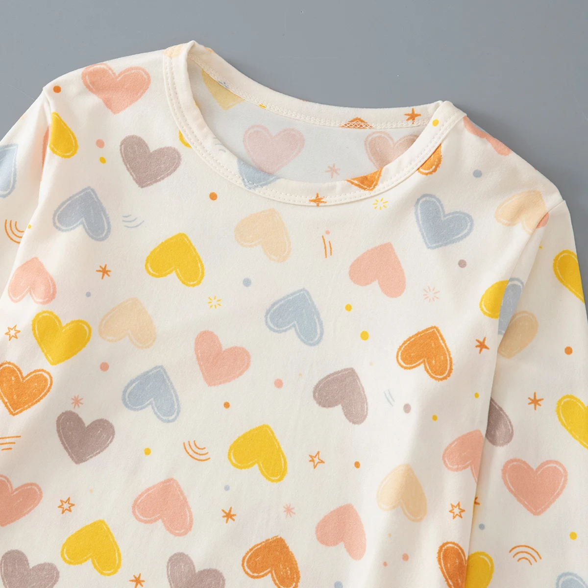 2-teiliges Herbst- und Winter-Set für Kinder mit süßem Liebesmotiv, bestehend aus langärmeligem Oberteil und Hose, bequeme Freizeitkleidung und Schlafanzug für Mädchen. – Detail 15