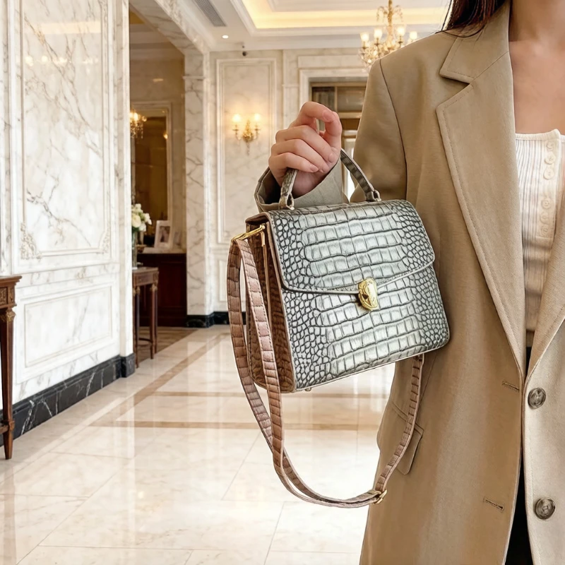 

High-End Designer Paris Fashion Crossbody Bag For Women With Elegant Classic Messenger Feature And Solid Color