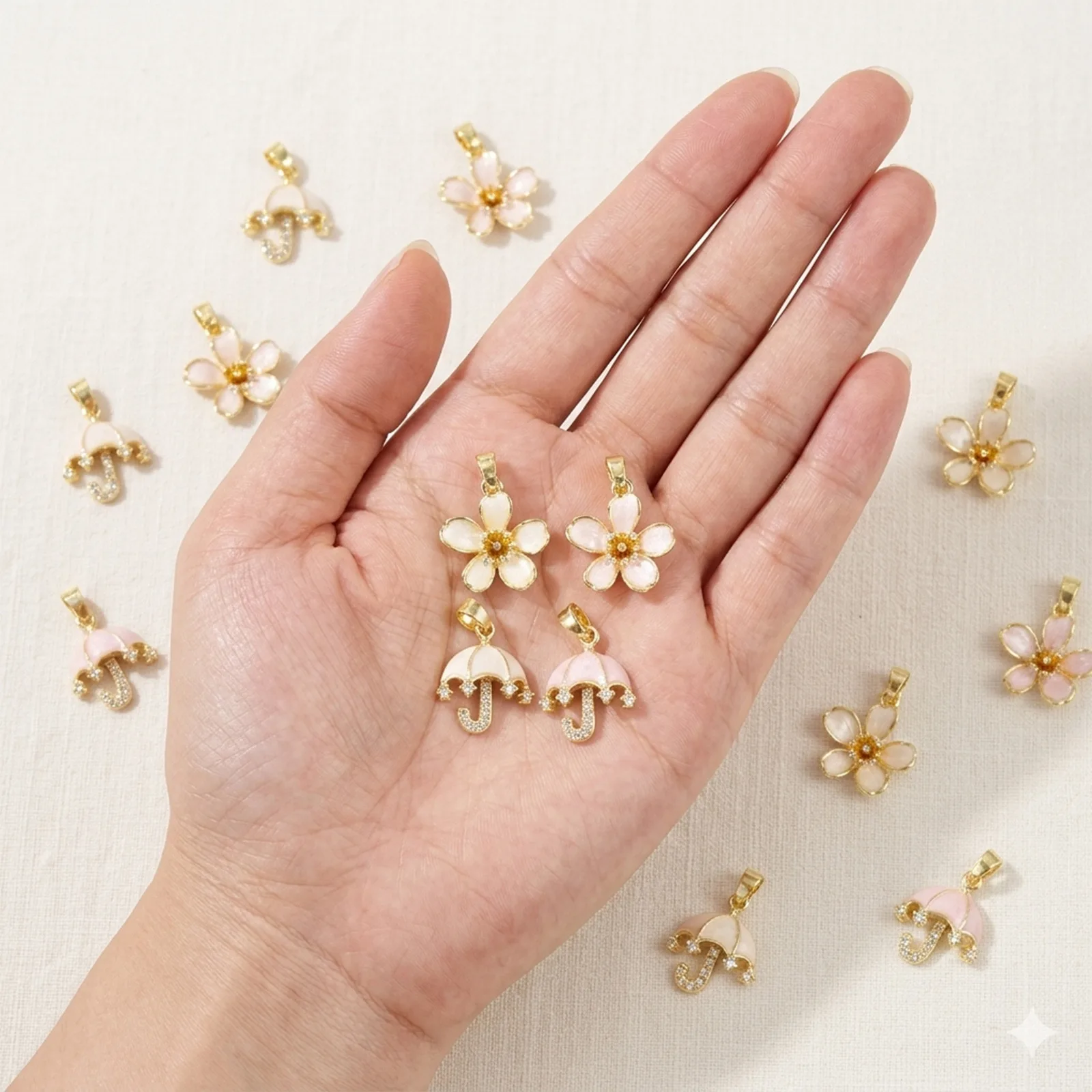 2 Stück 18k vergoldete Anhänger mit transparentem Zirkon, Perle, Regenschirm, Blume, Melonenkern, Schnalle, Messinganhänger für DIY-Halskettenherstellung. – Detail 2