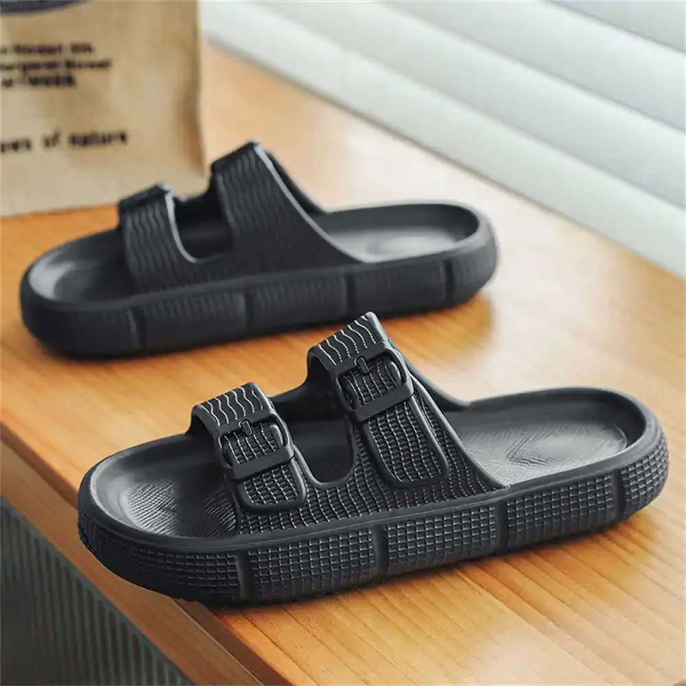 

Non-slip Sole Fall Man Summer Beach Slippers Boots Sandals Shoes Luxury Designers Sneakers Sport Portable Resort High-end
