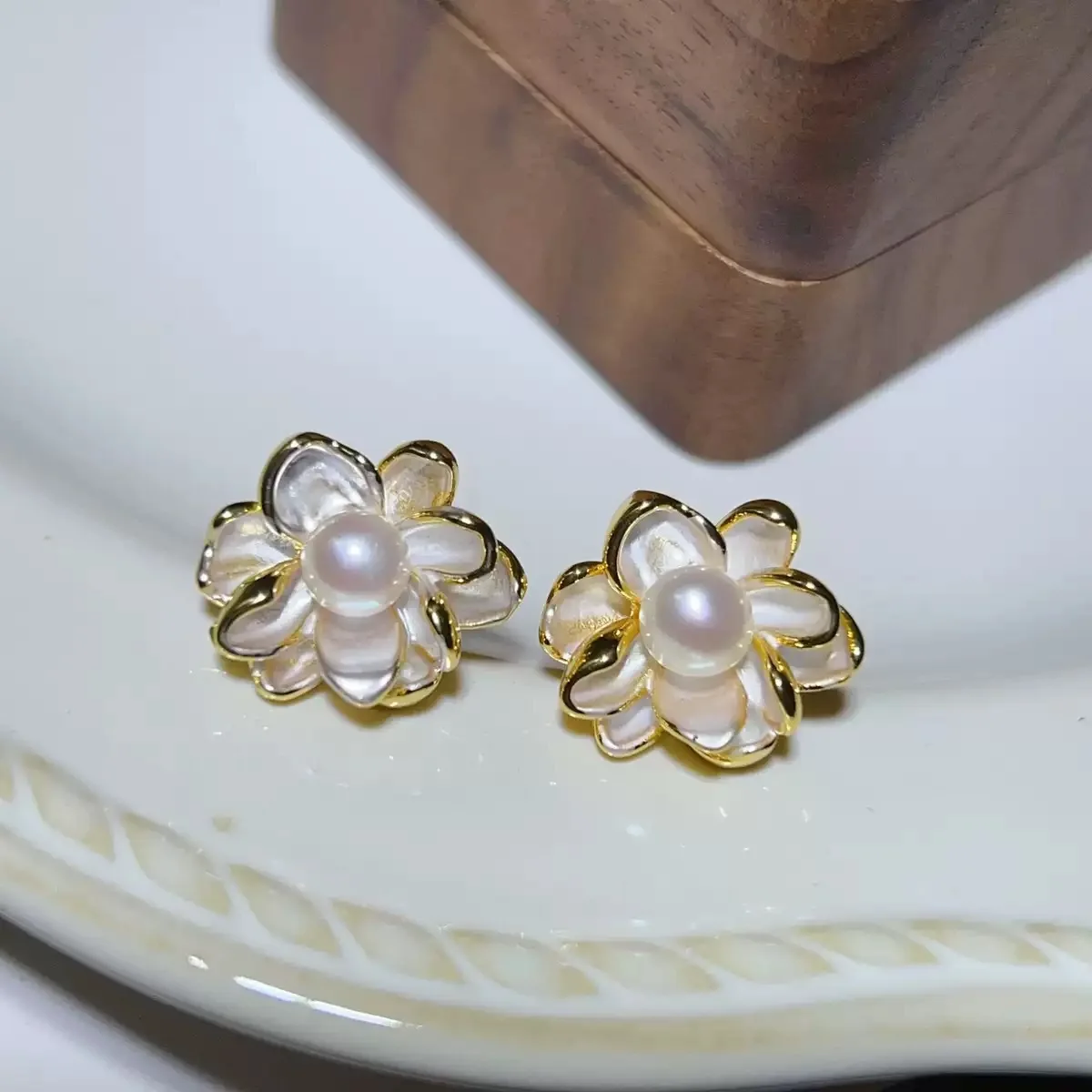 Natural Freshwater Pearl Earring White Lotus Versatile High-end 925 Sterling Silver Needle Niche Design Flower Earrings Women