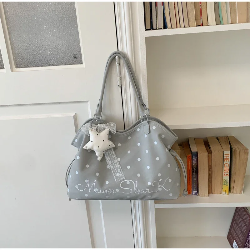 Koreanische große Canvas-Tragetasche mit Polka-Dot-Sternmuster, süße, edgy Schultertasche im Ballett-Schleifen-Stil, vielseitige Damen-Handtasche für den Arbeitsweg – Detail 19