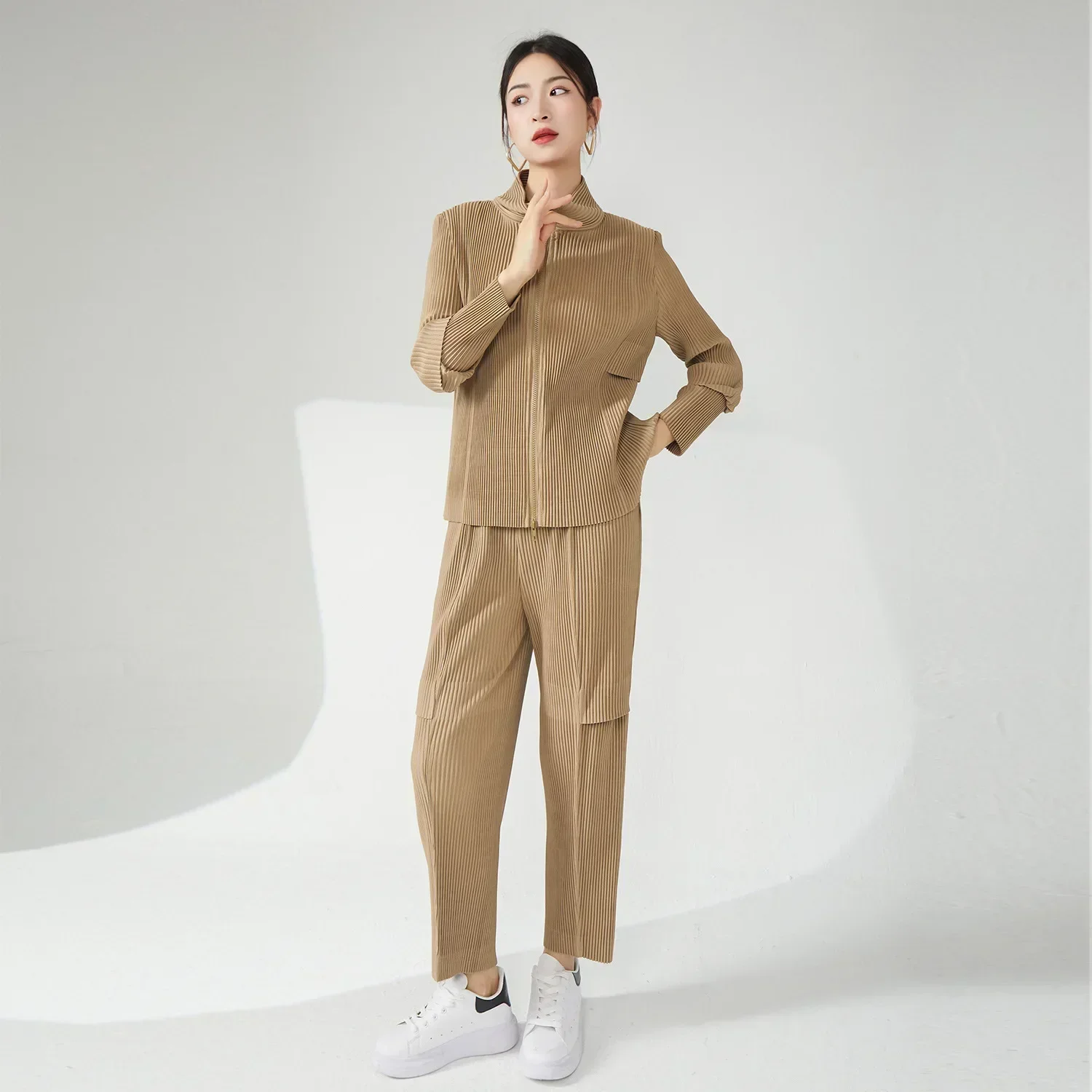 

Miyake Pleated Suit for Women 2024 Autumn and Winter Thick Fashion Casual Shirt Short Jacket Straight Trousers Two-piece Set