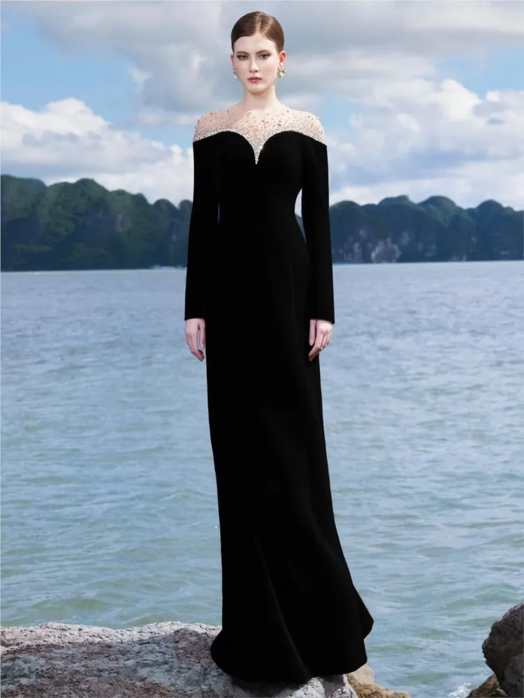 A stylish black long-sleeved dress with beaded for the banquet elegant and grand long host fishtail