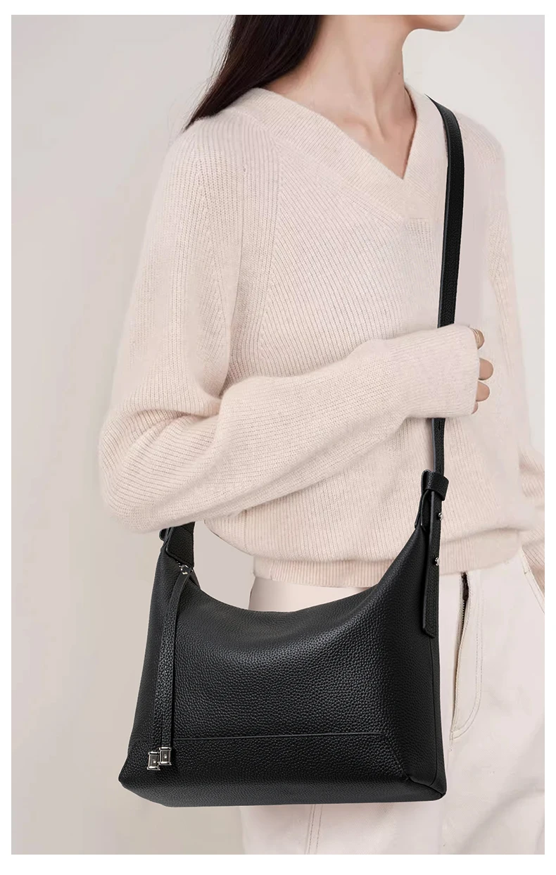 Hobo-Tasche aus genarbtem Rindsleder für Damen mit zwei Trageriemen, weichem Rindsleder und Einzel-Schulterriemen für den täglichen Freizeitgebrauch. – Detail 2