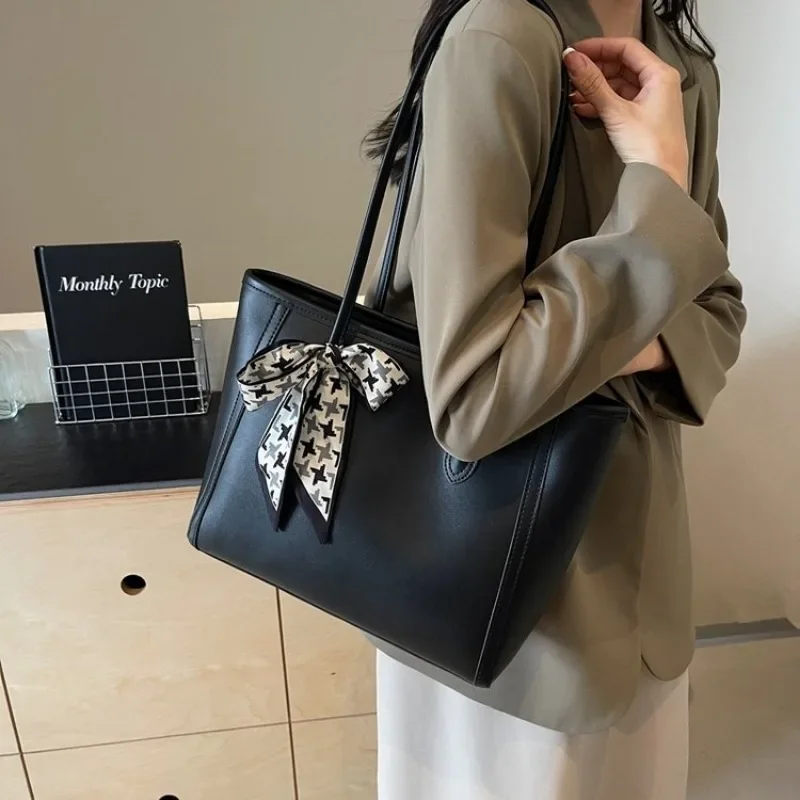 Designer Luxury Minimalist Diaper Bag A Vintage Inspired Leather Shoulder Bag For The Fashionable Stylish Woman