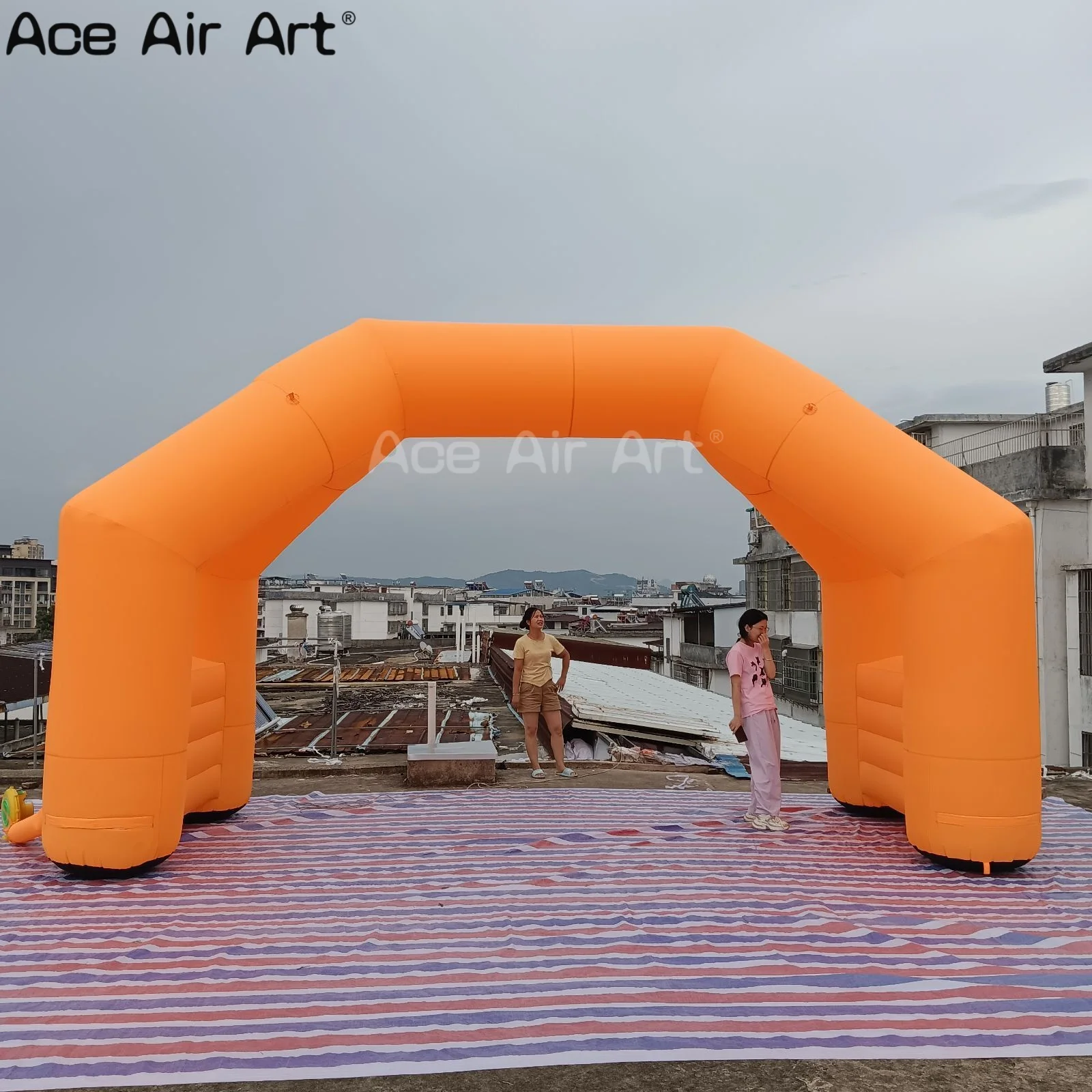 カスタムオレンジの4脚式巨大インフレータブルアーチ、レース、マラソン、イベント装飾に最適