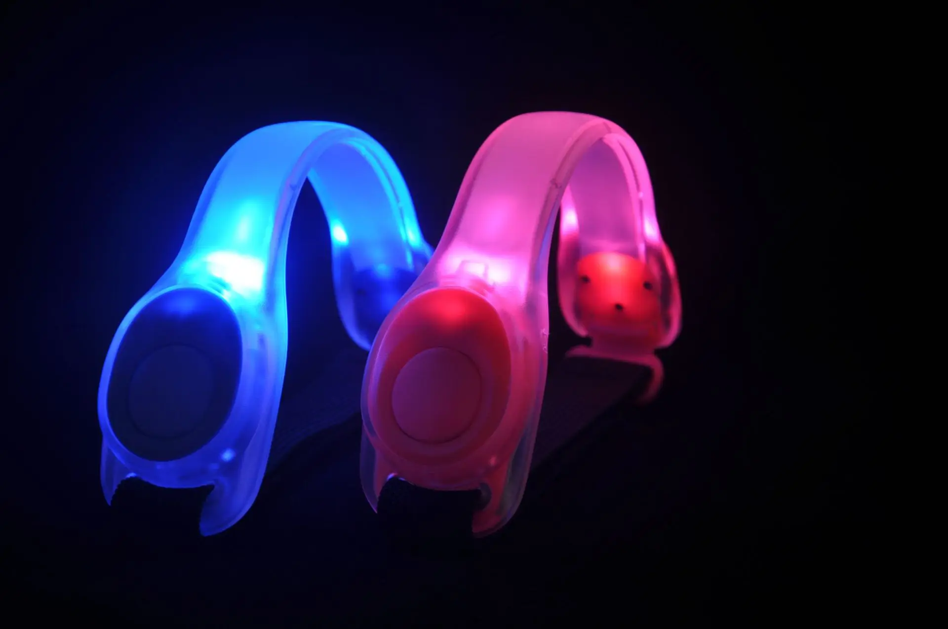 LED Light Up Armband Adjustable Wearable Running Arm Belt Glow The Dark for Running