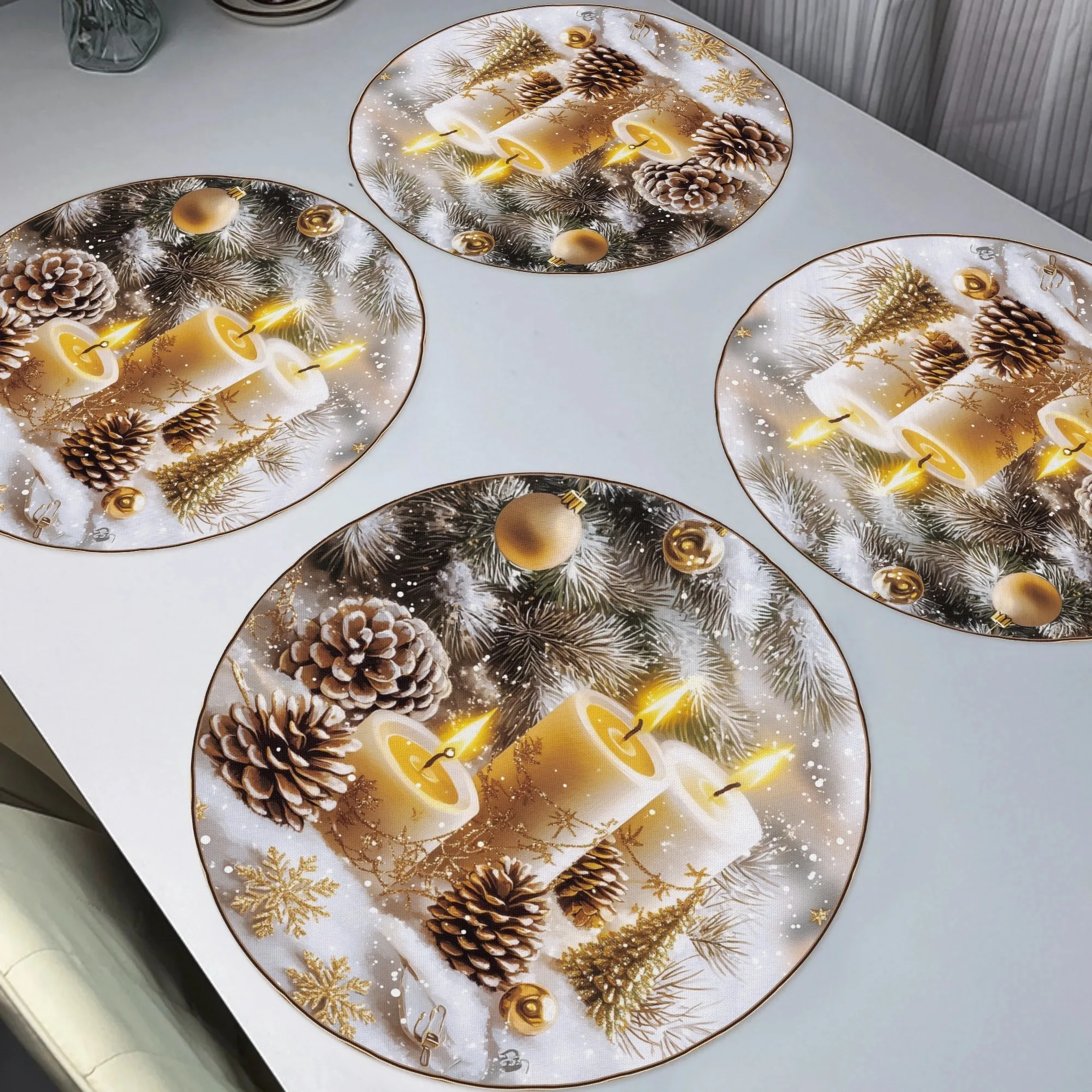 2/4/6/8Pcs Gold Christmas Candle Pattern Round Placemats Merry Christmas Decorative Table Mats Non-Slip Fabric Table Mats Dry Cleanable Suitable for Holiday Decorations for Dining and Parties