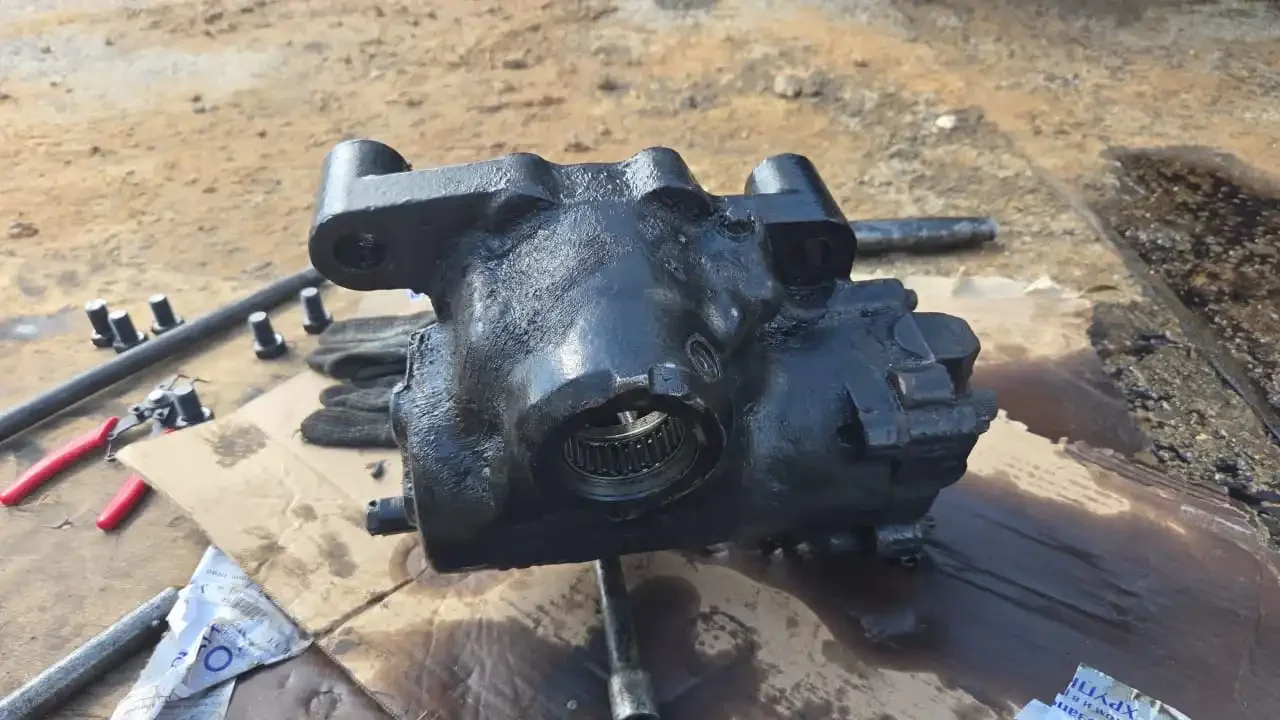 4773303 US Truck US Trucks Power Steering Gear 4648307 TAS65 American Trucks Steering Box 4872393 T R W Steering Pump 4942803