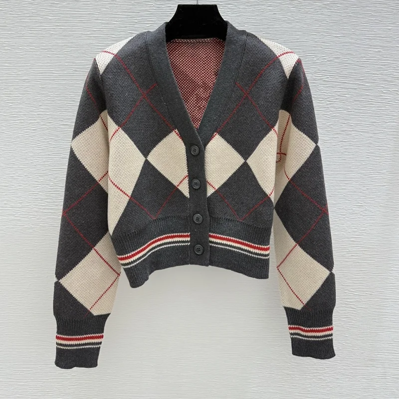 

High-quality multi-color checked women's cardigan with single button closure and v-neck design classical 251016144