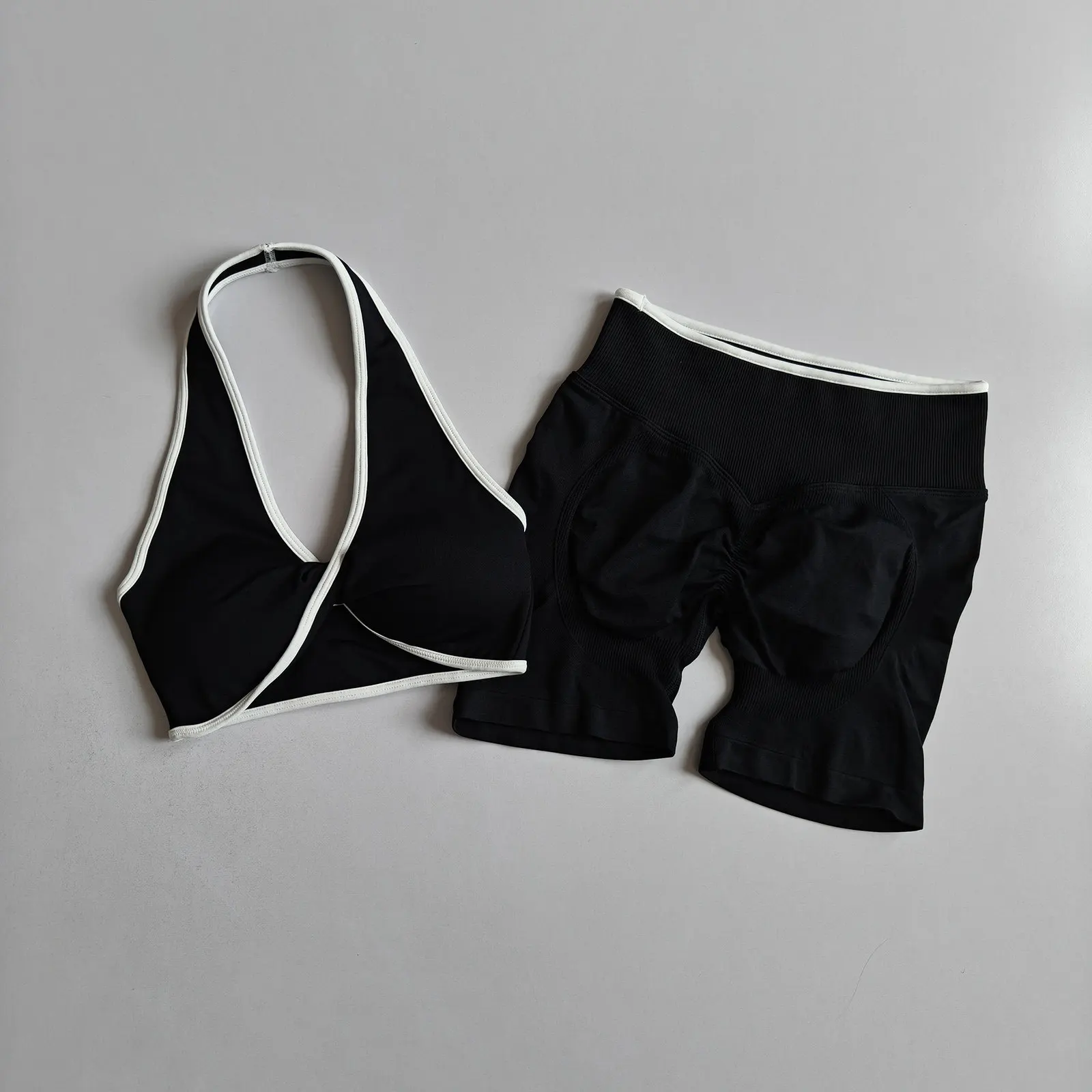2-teiliges nahtloses Sport-Set mit Push-up-BHs für Damen, geeignet für Laufen und Aerobic, hochelastische, hüftformende Sport-Shorts. – Detail 6