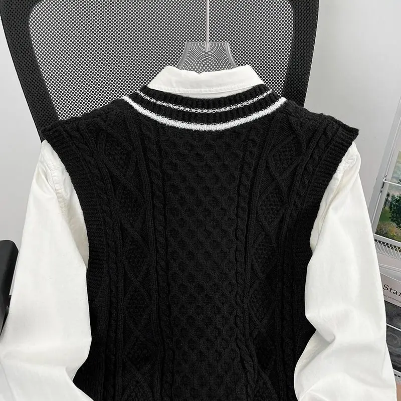 

Loose Men's V-Ne Knitted Sweater Svel Busin Casual Vest Couple's Inner Wear Polyester Fiber Autumn Spring Season
