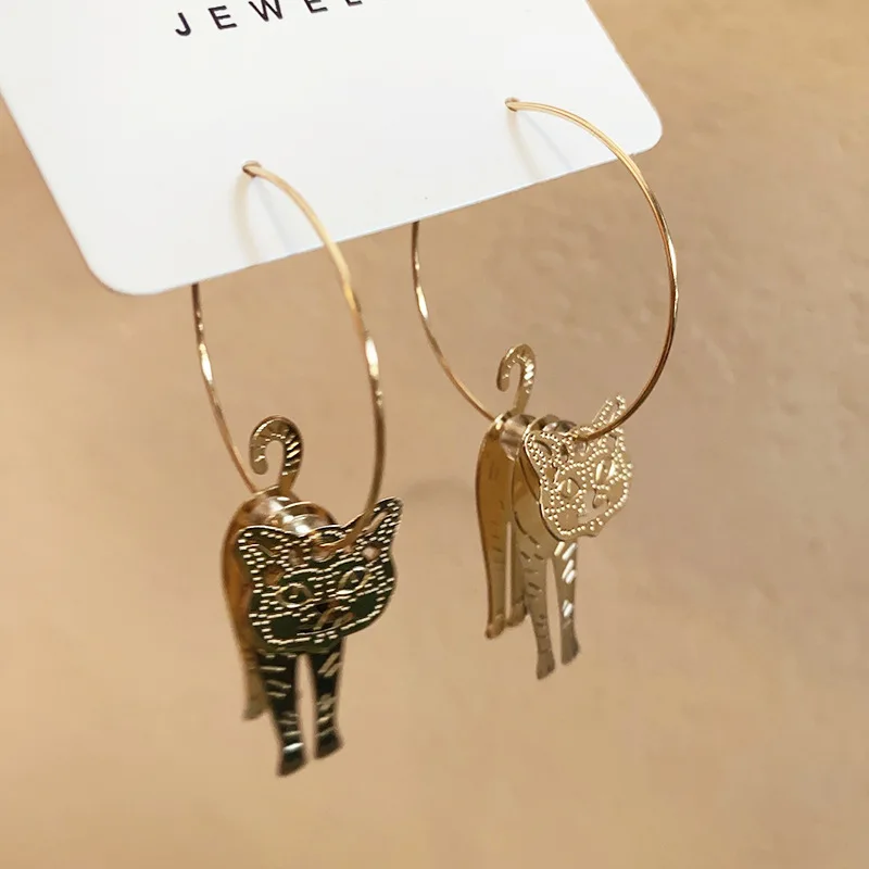 Creative 3D Swinging Metal Animal Cat Drop Hoop Earrings Personalized Niche Jewelry For Women and Girls Unique Gifts