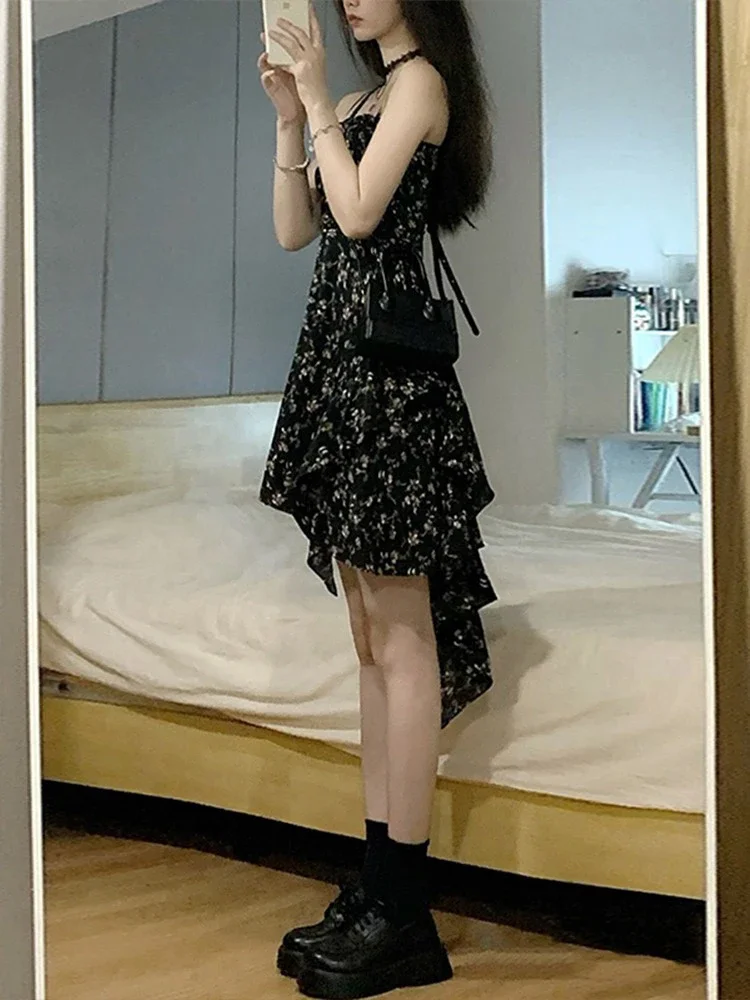 Primavera ed estate Nuova cattura romantica Dark Pure Desire Gyaru Abito con bretelle floreali irregolari