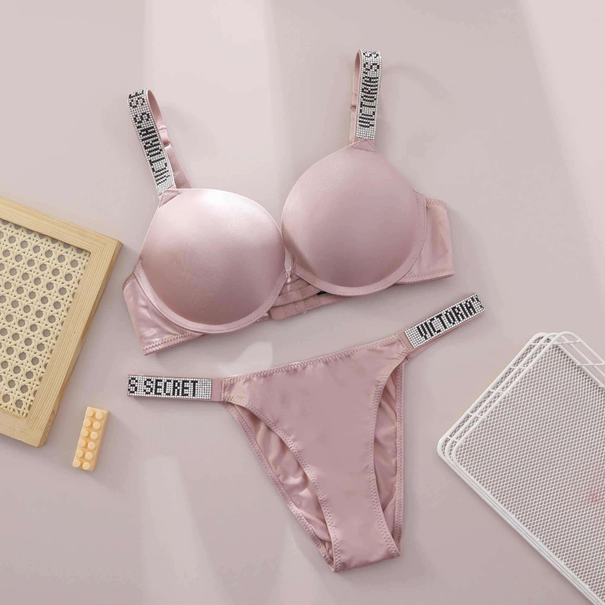 Nieuwe V-vormige kant lingerie set bh en slip dames sexy bh en slip set comfortabele push-up shapewear verstelbare gevoerde geplooide