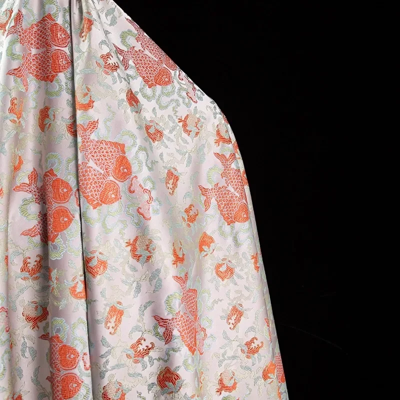 Gęsta tkanina żakardowa o gładkim wykończeniu, wysokiej jakości materiał idealny do modnych marynark, sukienek, luksusowej dekoracji wnętrz, odzieży i sukienek.