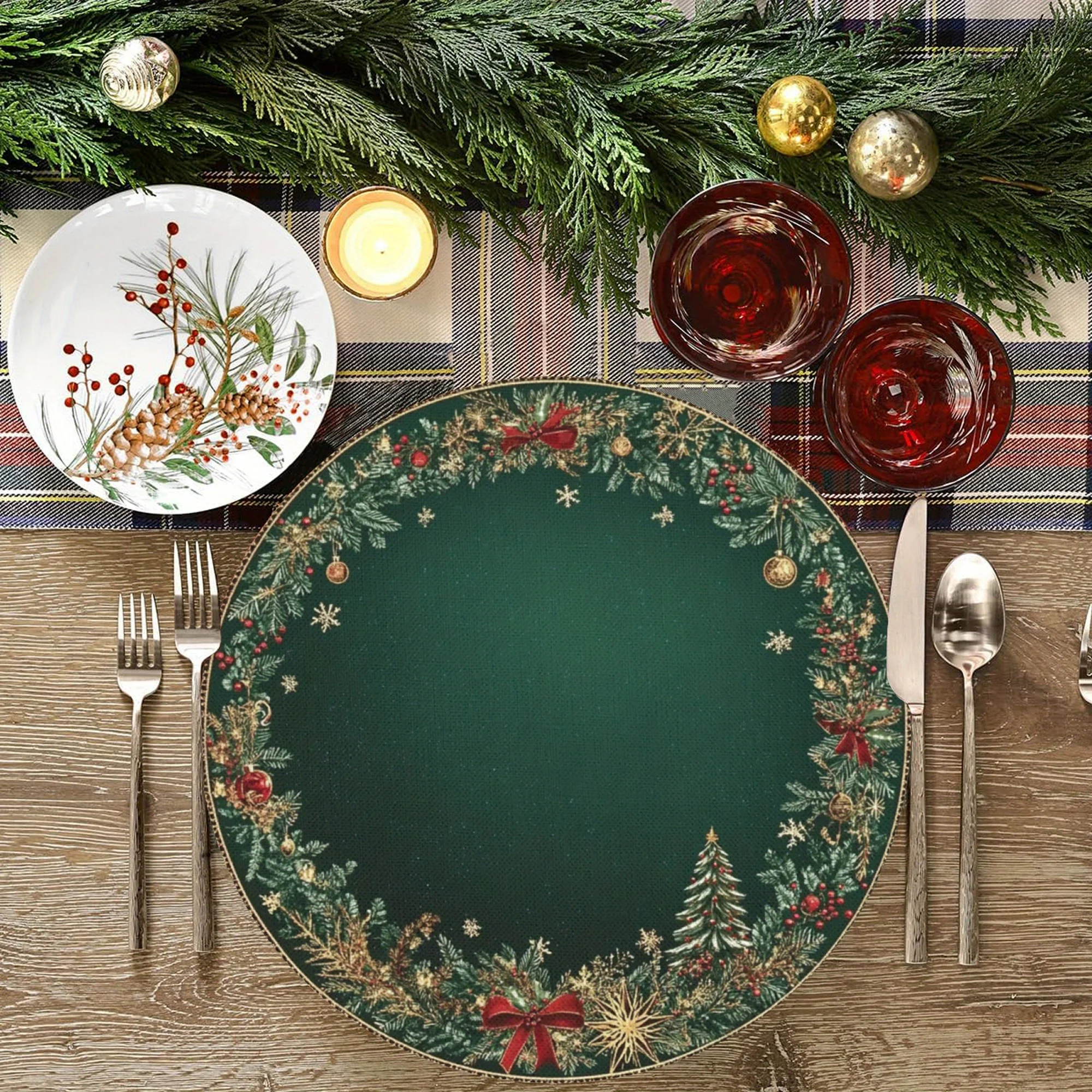 VIKAMA 4-teilige Weihnachts-Tischsets mit Tannenzapfen, rote Beeren, Urlaubstischdekoration, Zubehör, Familientreffen, Partydekoration