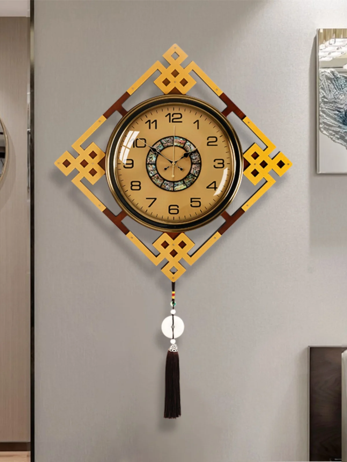 

New Chinese style light luxury clock creative Chinese style living room decoration wall silent hanging clock, perpetual calendar