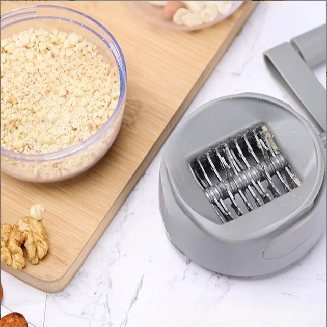 Hand-Cranked Nut Crusher, 16-Blade Manual Dry Fruit Grinder for Peanuts/Walnuts/Almonds, Portable Chopper Kitchen Tool