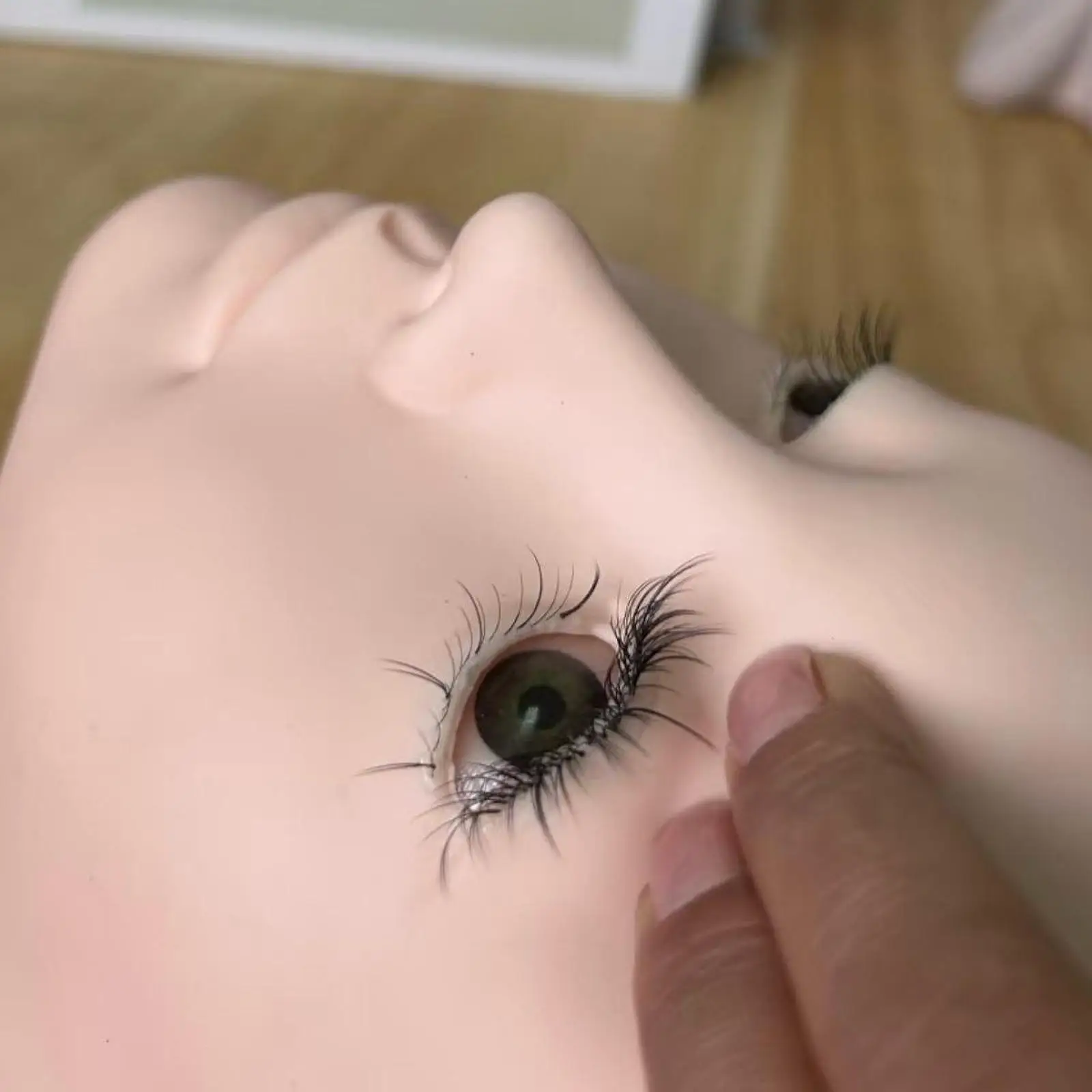 

Eyelash Extension Mannequin Head Eyeshadow Face Makeup Practice Head Soft Cosmetology Doll for Stylist Beginners Salon Indoor