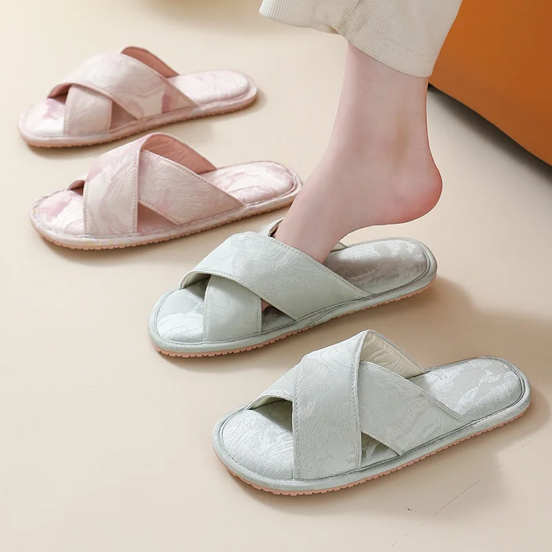 New Chinese-style embroidered satin cross-strap comfortable and elegant women's home slippers, non-slip