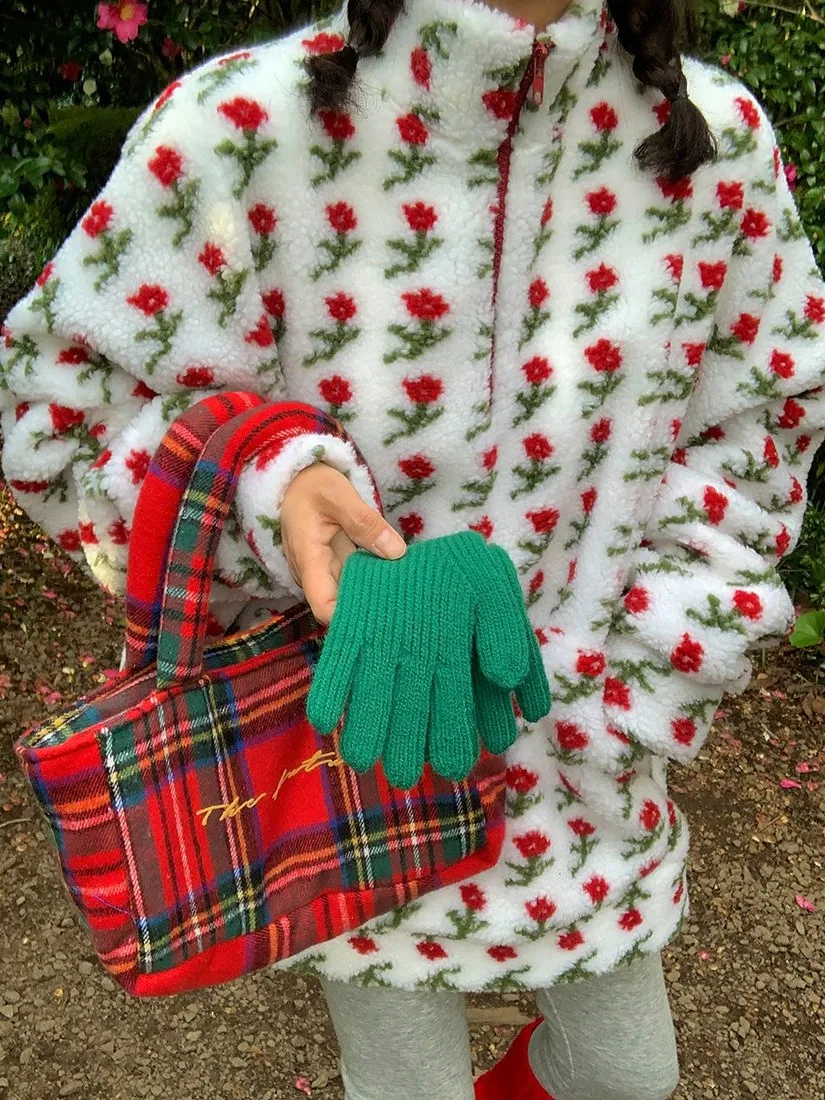 سترة شتوية نسائية جديدة بتصميم عصري مضاد للشيخوخة، دافئة وفرو مع نقش زهري، ياقة ملونة متعددة الاستخدامات، أسلوب عملي