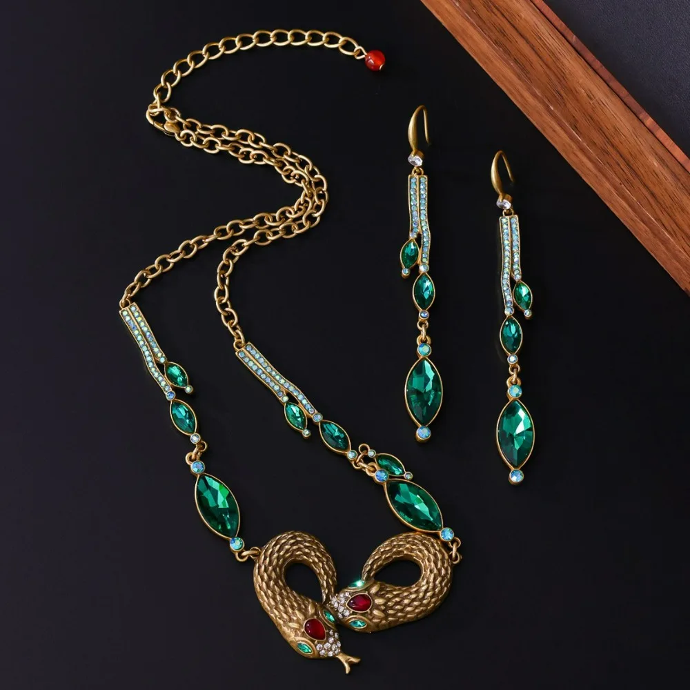 

Medieval Snake Charms Necklace Design Niche Exquisite Jewelry Set Emerald Glass Stone Chinese Retro Pendant Long Tassels Earring
