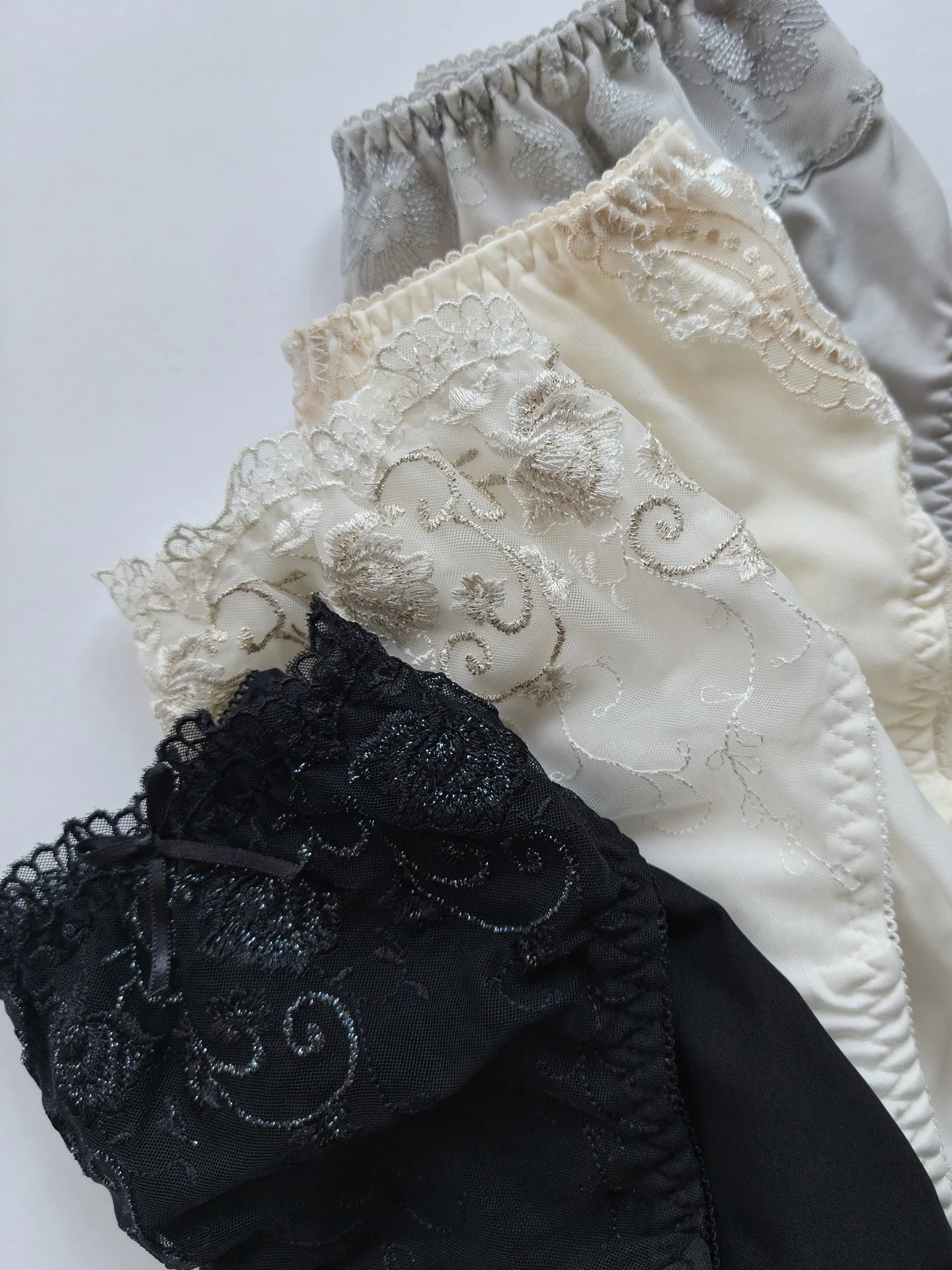 Sexy Mid-Waist Hollow out Silk Seamless Women's Underwear AB Version  Pants Milk Silk Comfortable Briefs Female Youth
