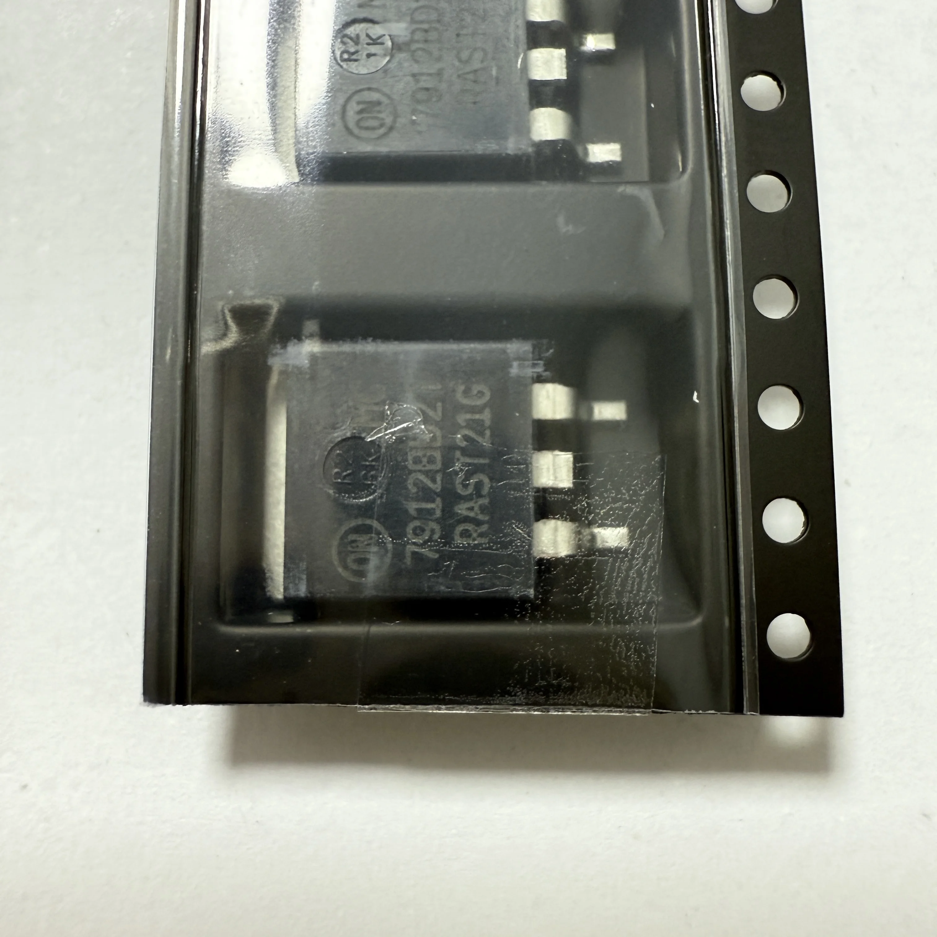 

30 шт./лот MC7912BD2TR4G (PMIC)