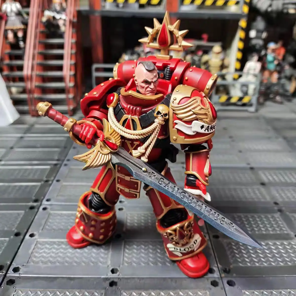 

【Доставка в течение 24 часов】JOYTOY Warhammer 40K Blood Angels Ралдорон, Первый капитан Ордена Кровавых Ангелов, коллекционная фигурка 1/18, коллекция игрушек