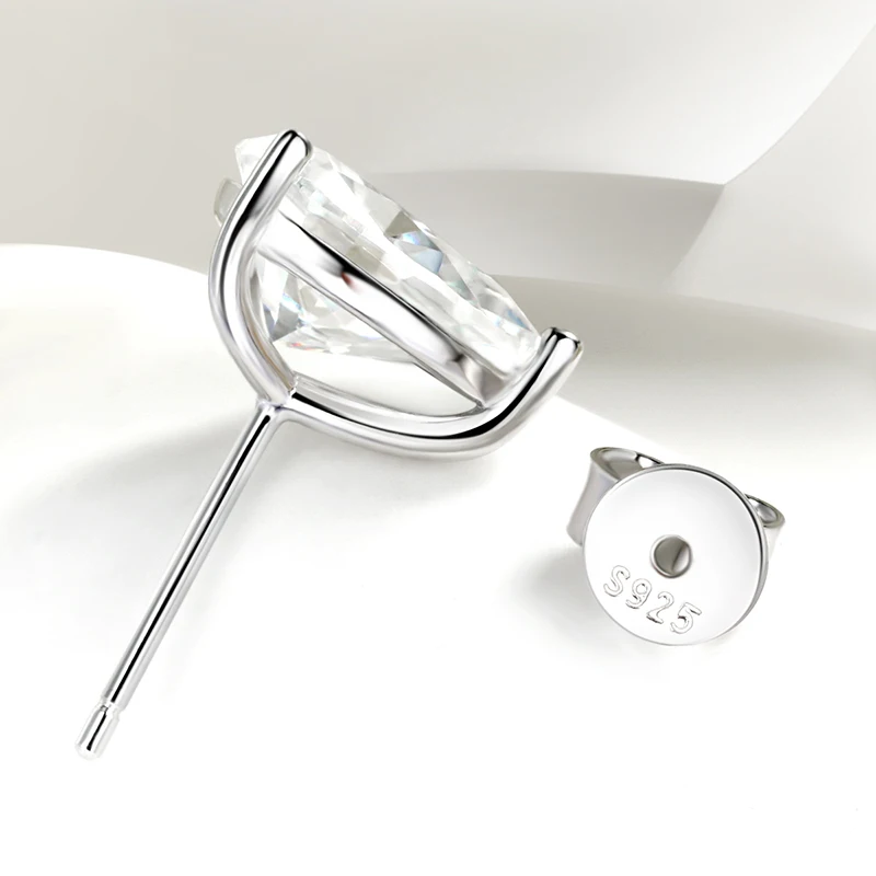 Thumbnail 4 - #79 Moissanites Comparison Guide