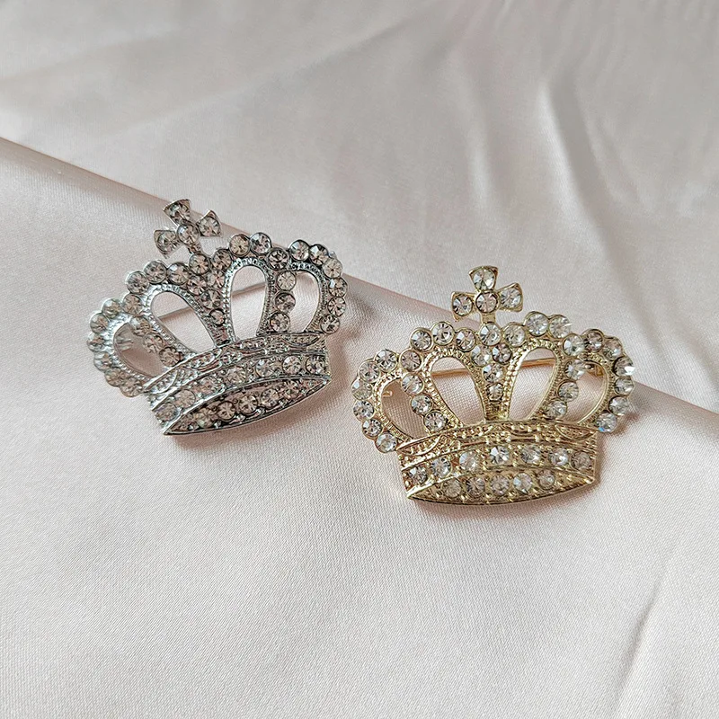 Fashion Charm Metal Crystal Crown Brooch Retro Clear Zircon Royal Brooch Woman Lapel Suit Shirt Collar Pins Jewelry Wedding Cors
