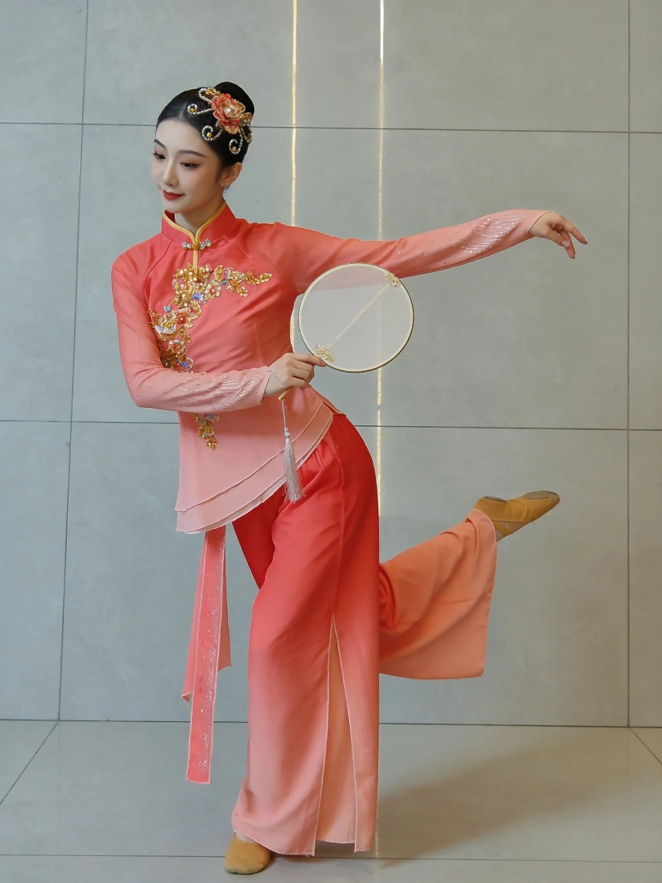 elegant-pink-chinese-style-dance-costume-with-embroidery-shantung-fabric-square-performance-long-sleeve-women's-outfit