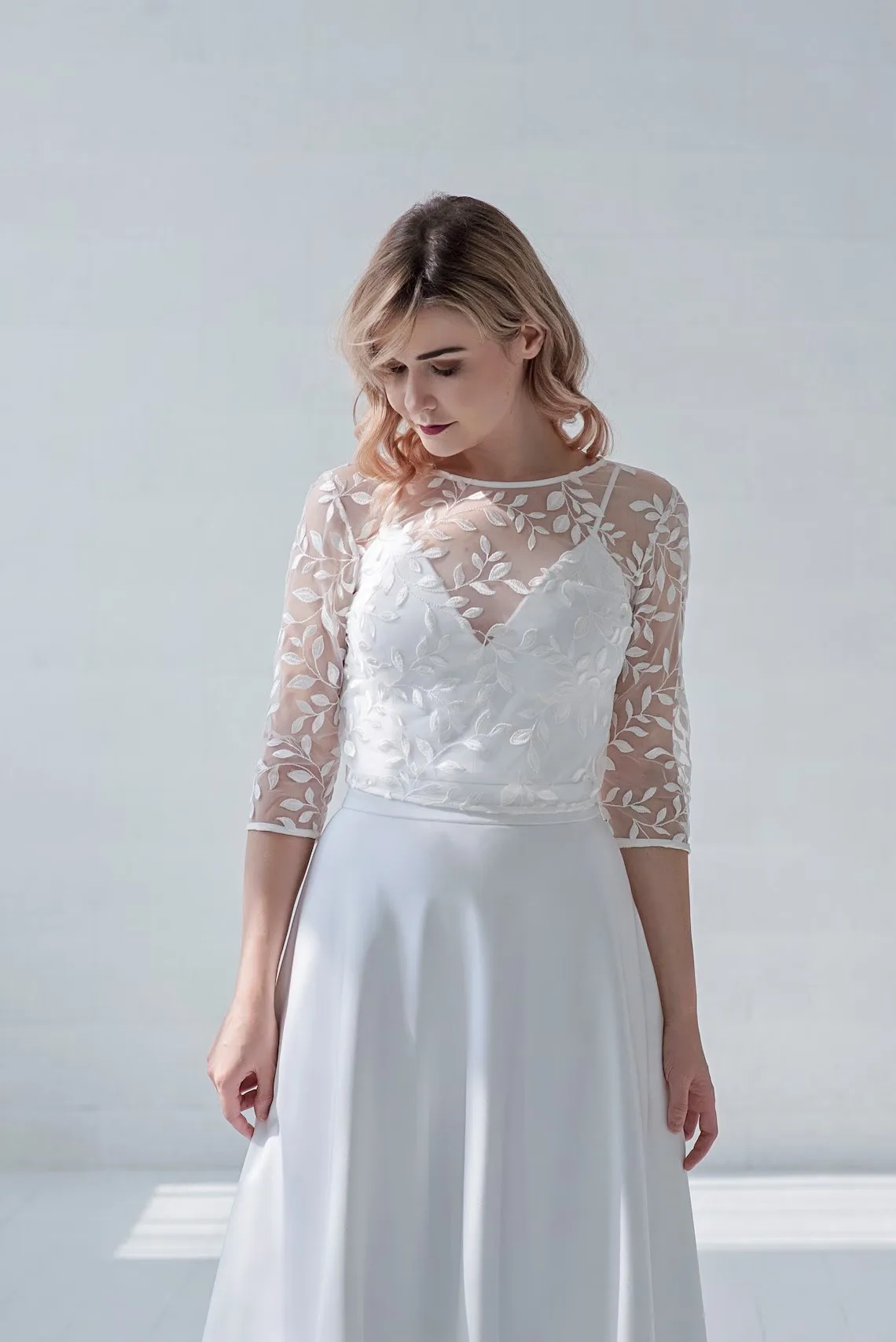 Customized 3/4 Wedding Sleeves Bridal Boleros Lace Bridal Shrugs with Buttons Formal Party Topper